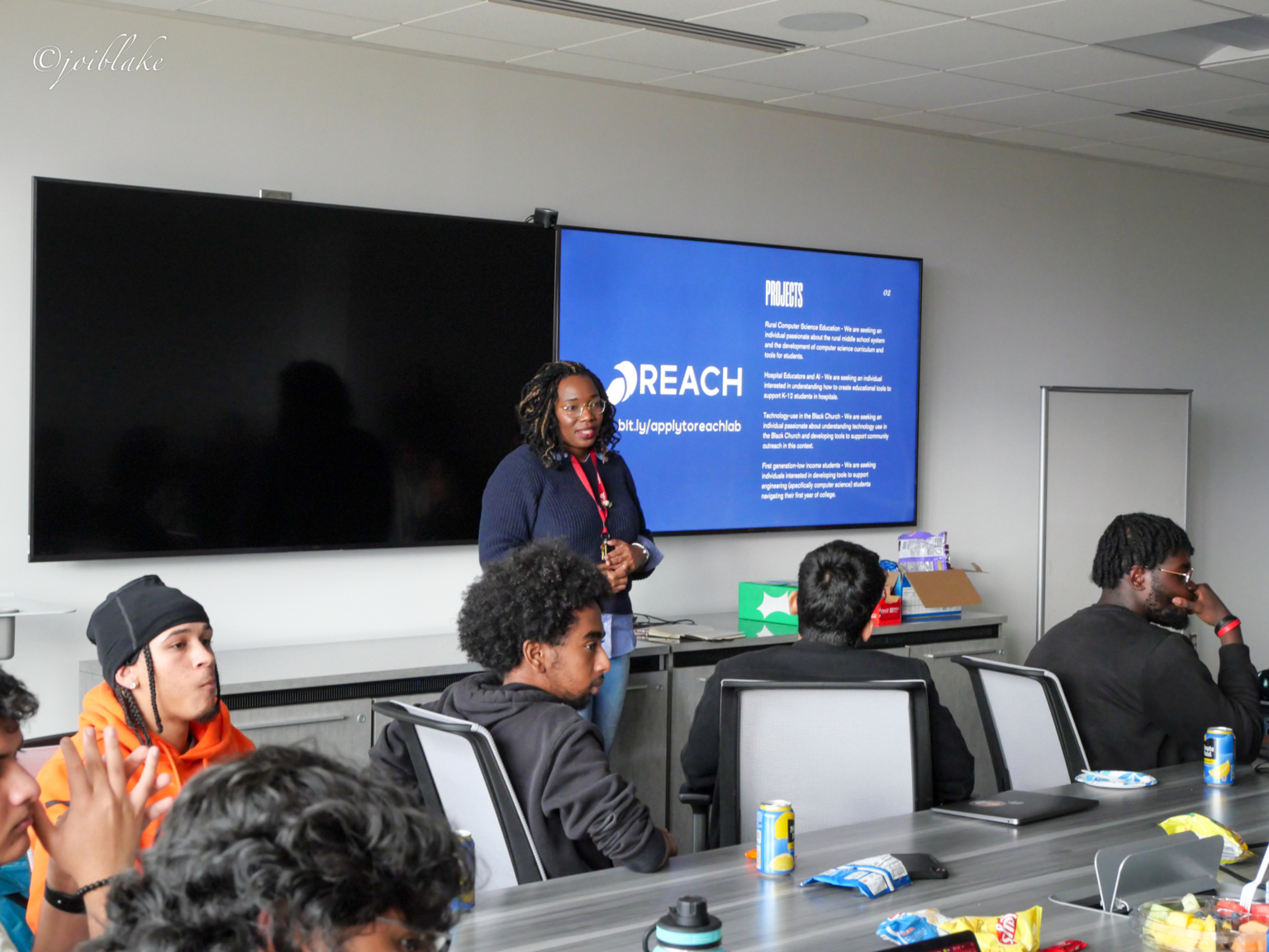 Image of REACH Lab discussion at the Open-house